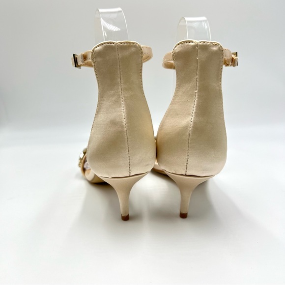 Jewelry Badgley Mischka Size‎ 6.5 Jeweled Champagne KItten Heels Sandals Shoes - Picture 7 of 13